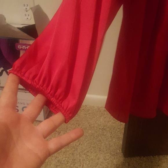 BLOUSE AND NECKLACE ..2FOR1 DEAL - Picture 4 of 4